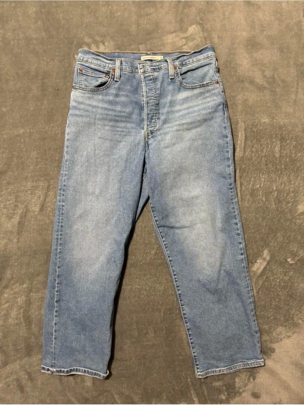 Levi's Women's Straight Leg Jeans in Light Blue Wash